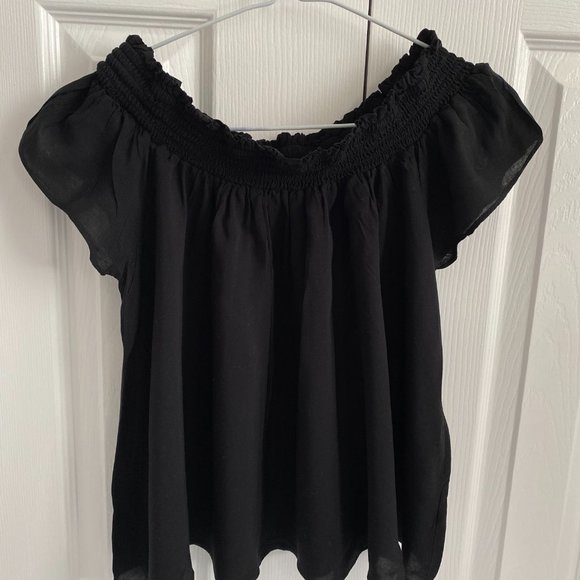 Black Aritzia Off-The Shoulder top - Picture 1 of 3